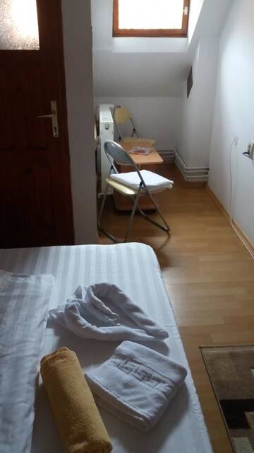 Фото номера Трехместный номер с собственной ванной комнатой Гостевой дом Casa Floare de Colt г. Кырцишоара 4